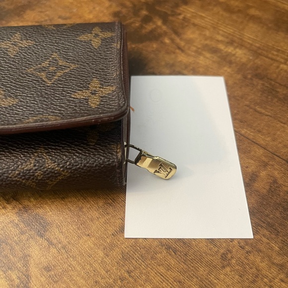 Vintage LV wallet, only two owners. - Picture 9 of 13